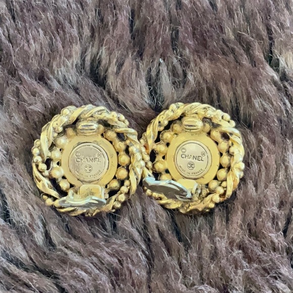 VINTAGE CHANEL CLIP EARRINGS - Picture 9 of 14